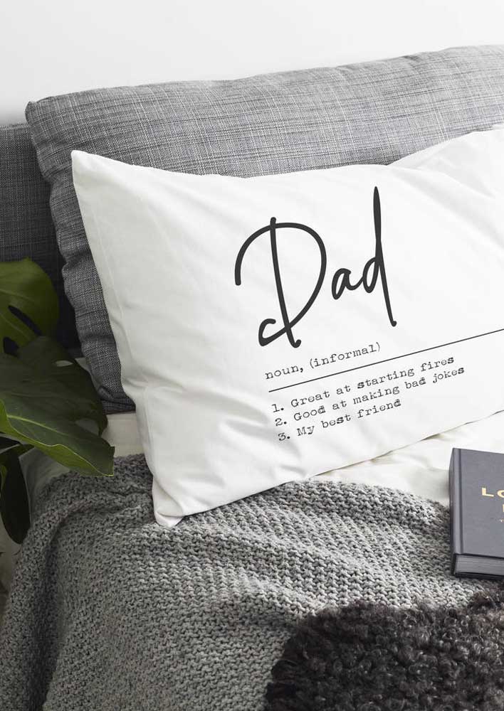 Avez-vous déjà pensé à offrir à votre père une taie d'oreiller personnalisée?  Il l'aimera!