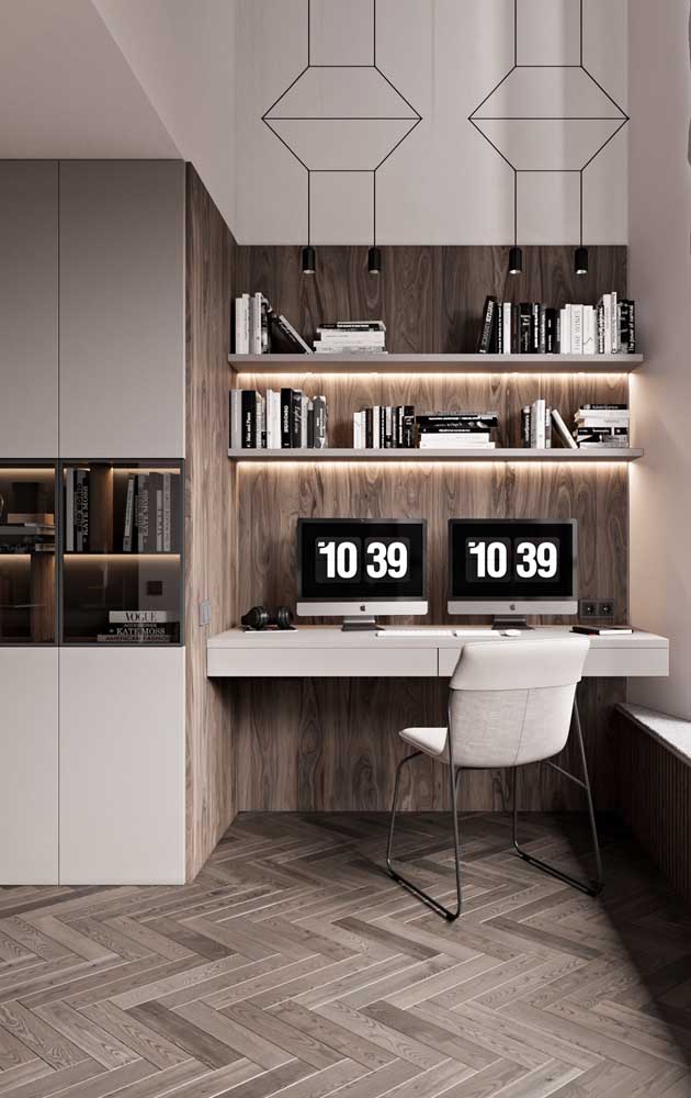 Un bureau à domicile moderne et confortable dans les tons blancs et bois