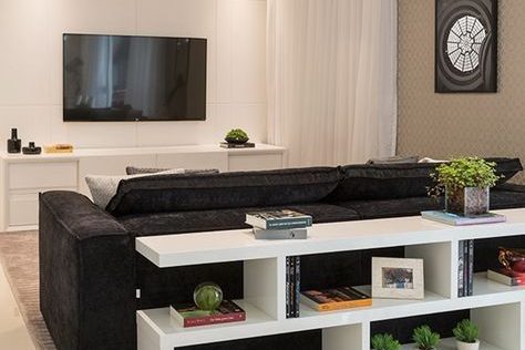 Décoration derrière le canapé: Niches, buffets et +40 bonnes idées!