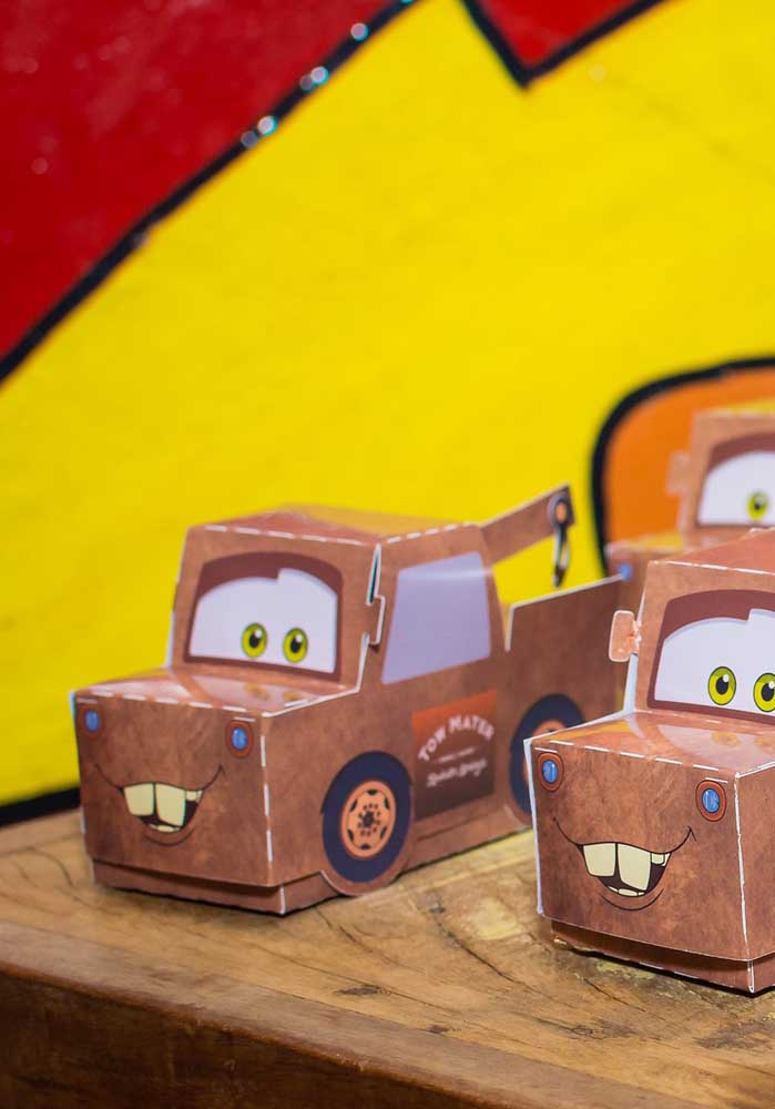 Que pensez-vous de l'assemblage de certaines boîtes en forme de voitures?