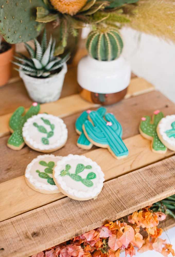 Biscuits décorés au format cactus, beau à voir!