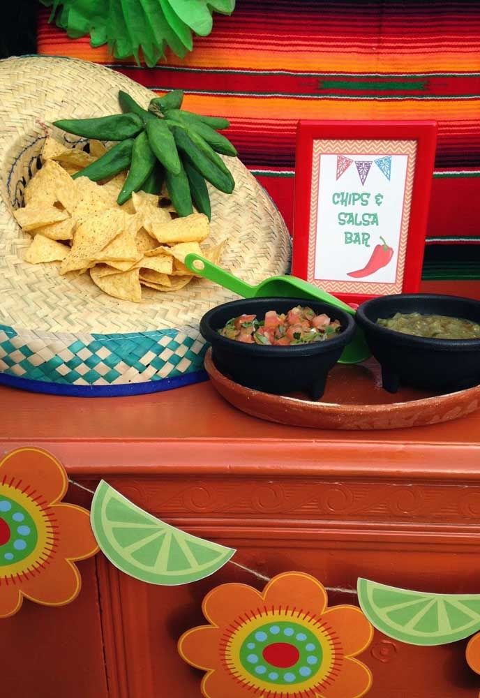 Nachos servis à l'intérieur du sombrero, voulez-vous une décoration plus mexicaine que ça?
