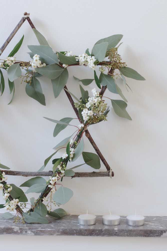 Modèle étoile rustique: fait de brindilles et de feuilles naturelles