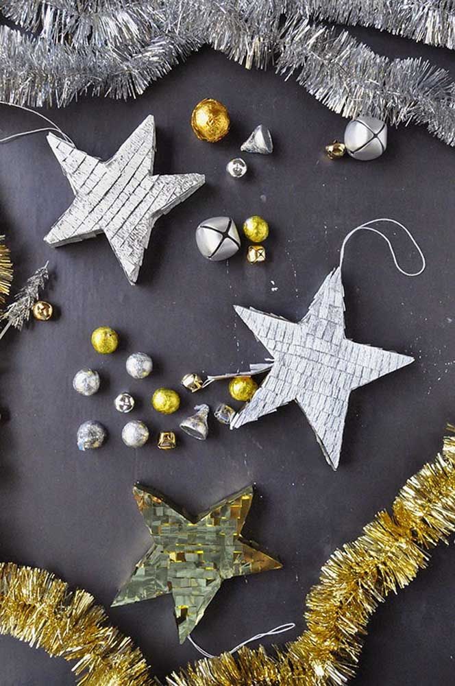 Prenez des perles, des paillettes et des paillettes, ajoutez un moule en étoile et créez votre décoration de Noël