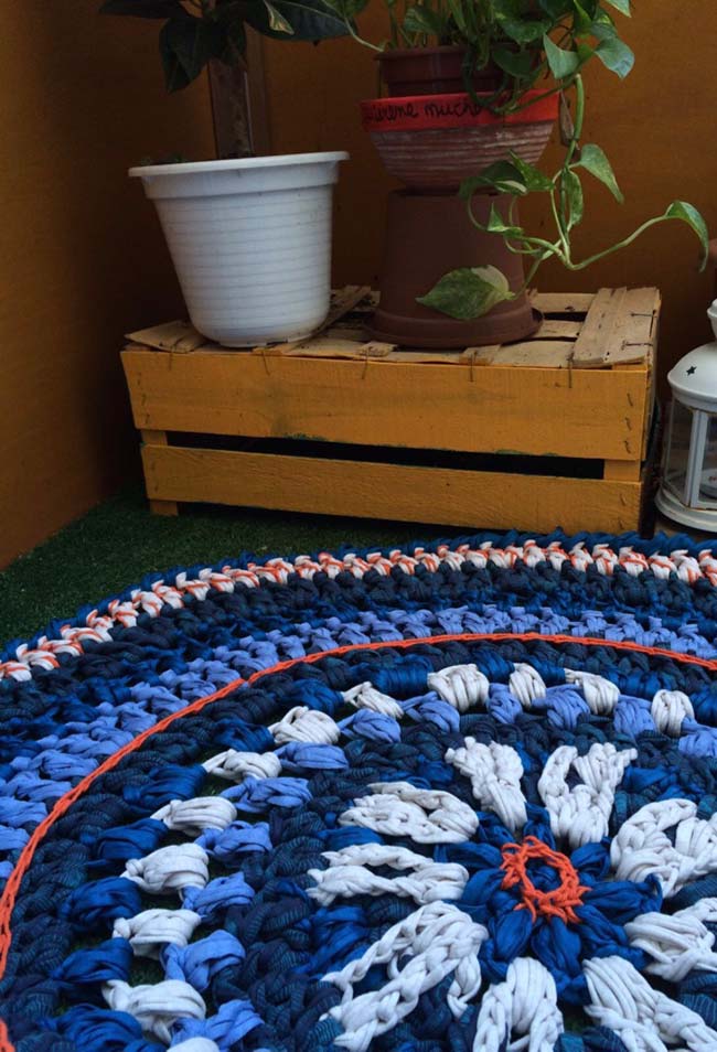 Tapis rond au crochet avec un aspect plus rustique