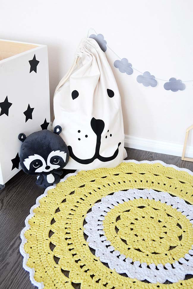 Tapis jaune et blanc pour chambre d'enfants