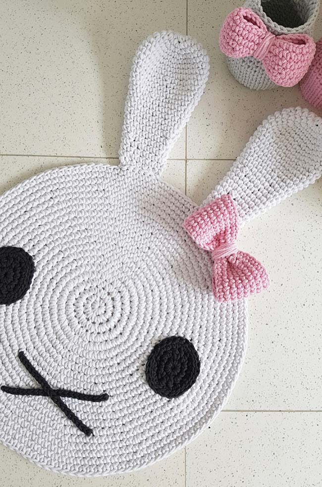 Tapis rond au crochet lapin