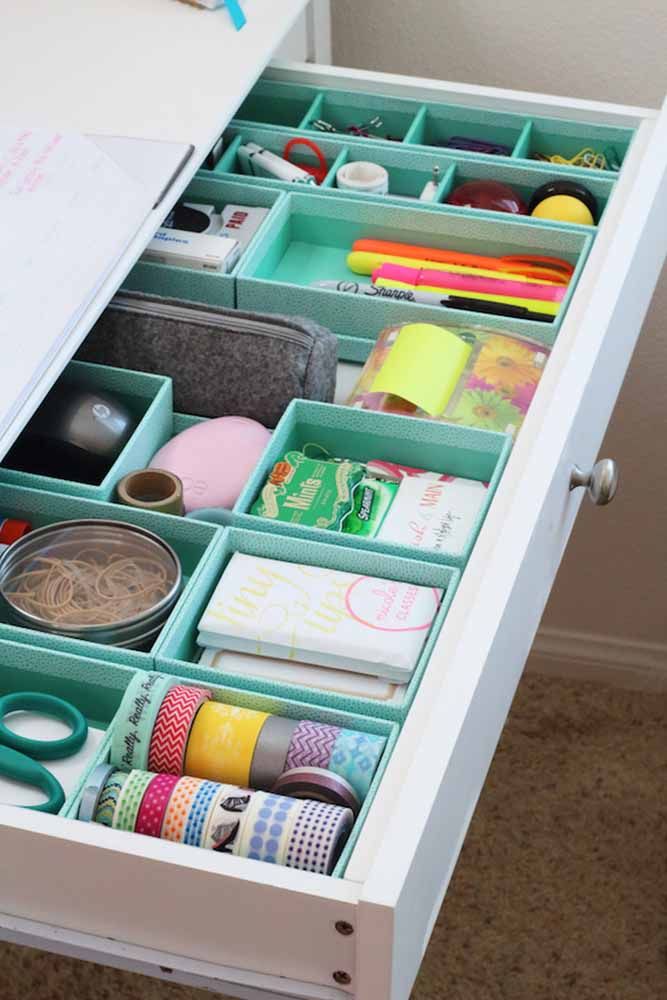 Pour rendre le tiroir plus organisé, créez des séparateurs en carton