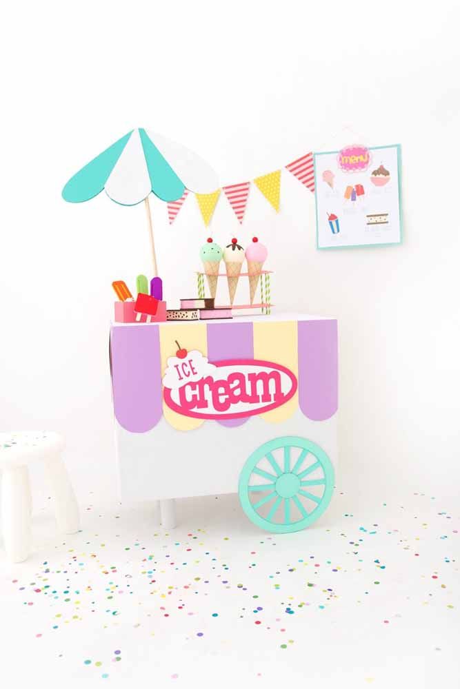 Chariot de crème glacée tout en carton: vous pouvez animer la fête avec l'un d'entre eux, non?