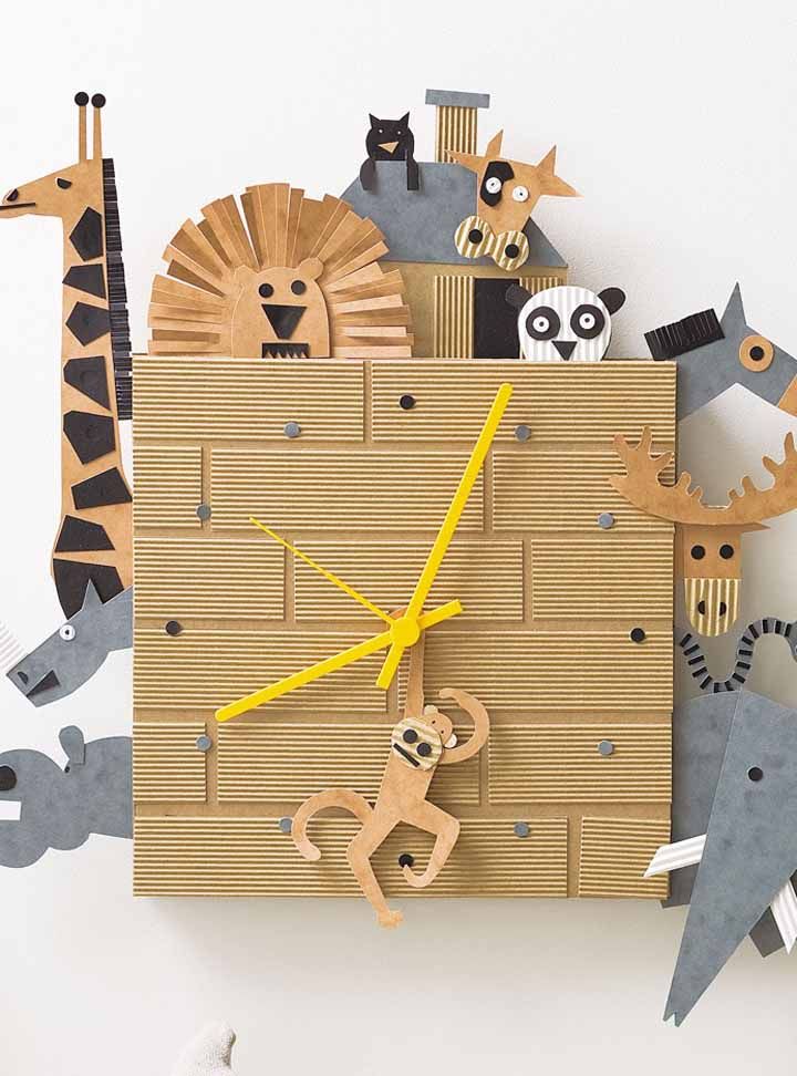 Une horloge amusante et très différente pour que les enfants apprennent l'heure