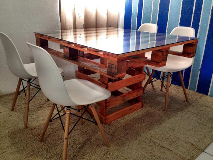 Table entièrement en bois de palette