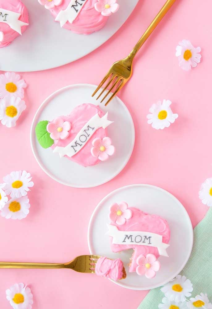 Le gâteau de la fête des mères peut être préparé individuellement, en forme de cœur pour que chaque maman puisse en profiter.