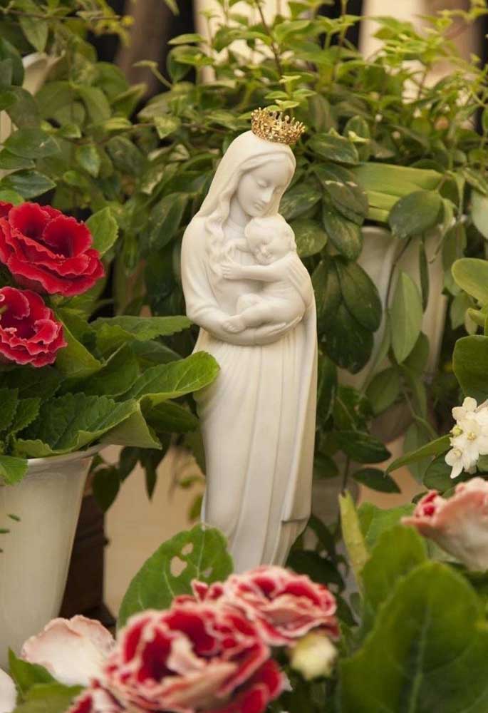 Si maman suit le style plus religieux, que diriez-vous de décorer avec des images de la Vierge Marie?