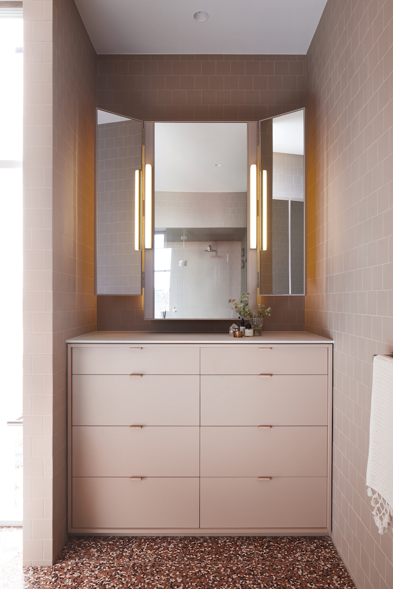 salle de bain avec granilite rose