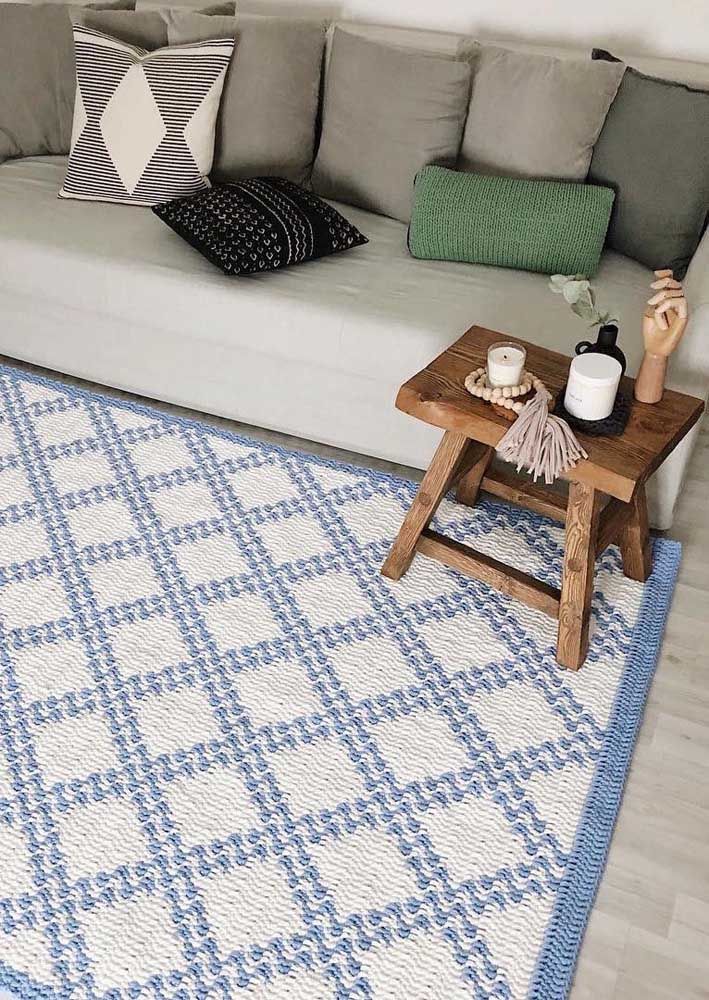 Un modèle de tapis au crochet bleu et blanc pour vous sortir des bases