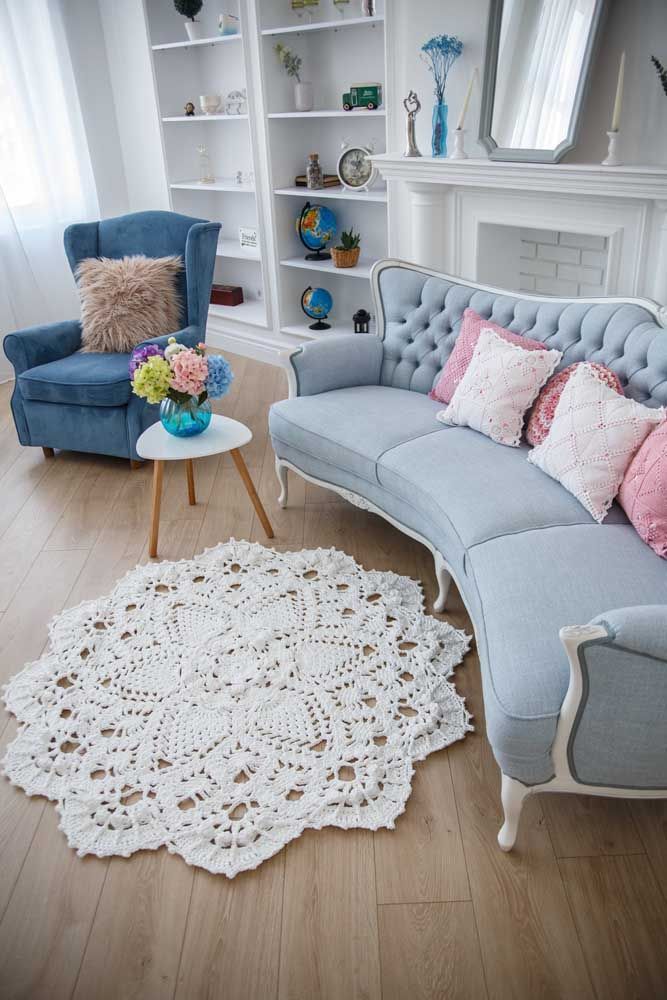 Chambre de style classique avec tapis au crochet: une combinaison infaillible
