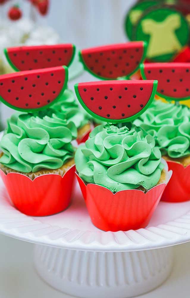 Les cupcakes sont toujours de bons alliés pour la décoration de fête, car ils peuvent être personnalisés avec le thème