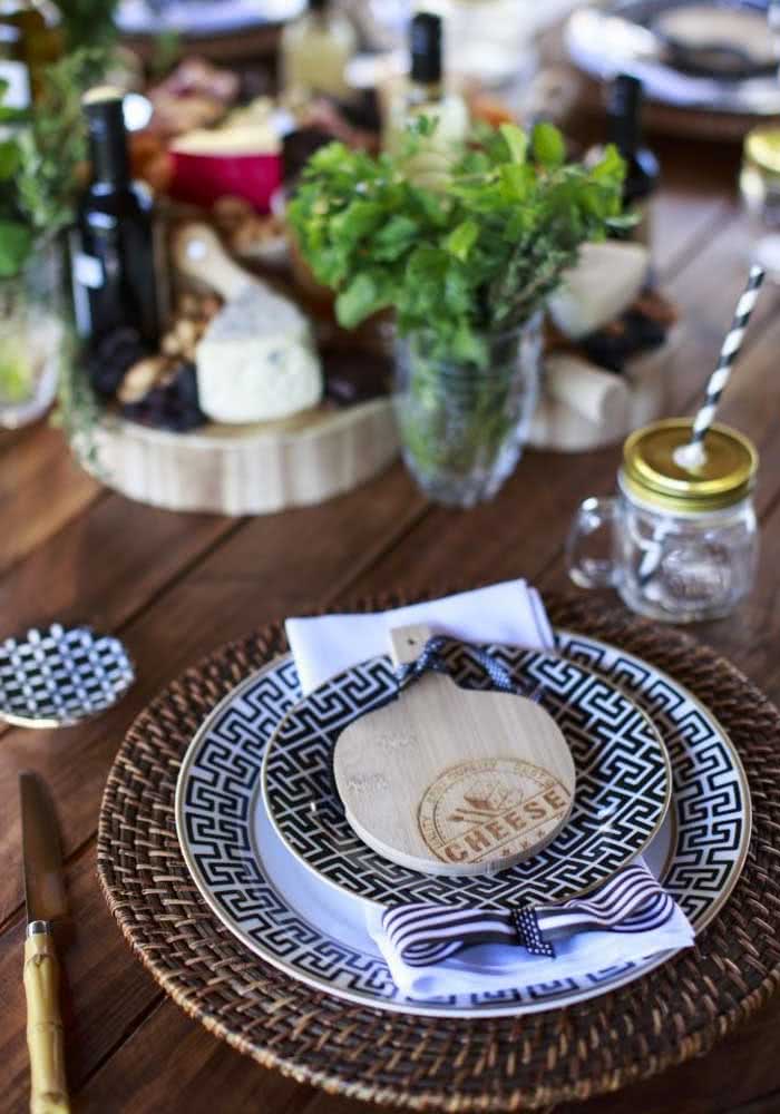 Si vous voulez une nuit très spéciale de fromage et de vin, préparez la table avec vos meilleurs plats