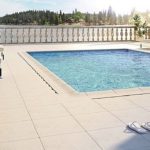 Pool Cement Floor: avantages, modèles et inspirations