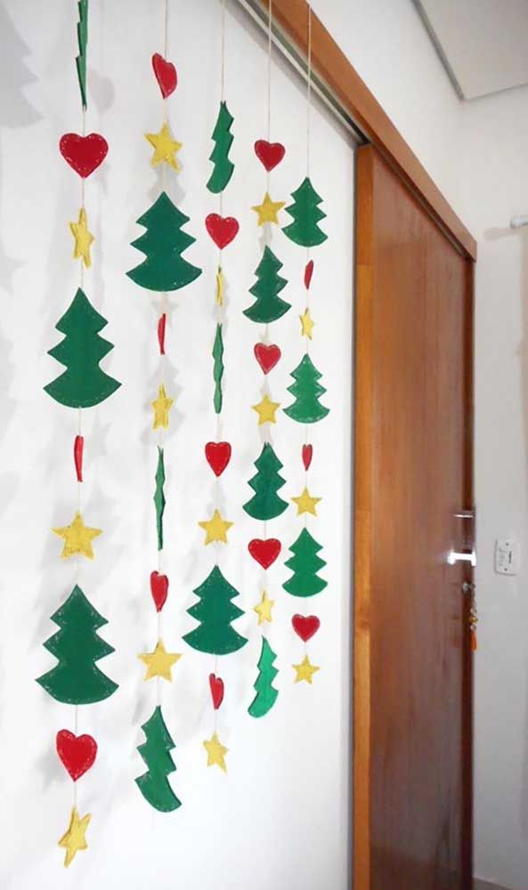Le rideau d'arbres, de coeurs et d'étoiles est également un excellent choix pour la décoration de Noël