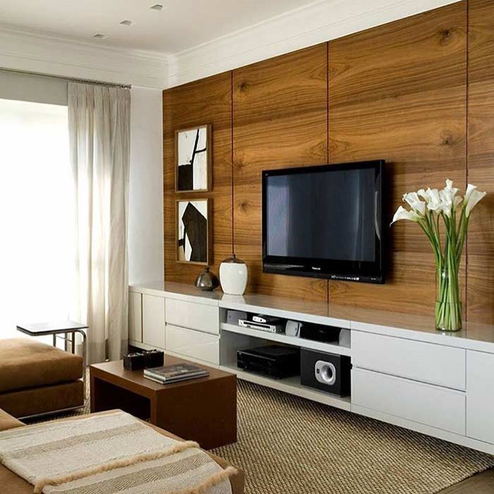 Chambre avec panneau en bois