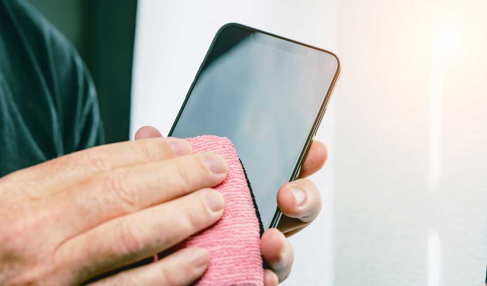 Pourquoi il est important de nettoyer l'écran de votre téléphone