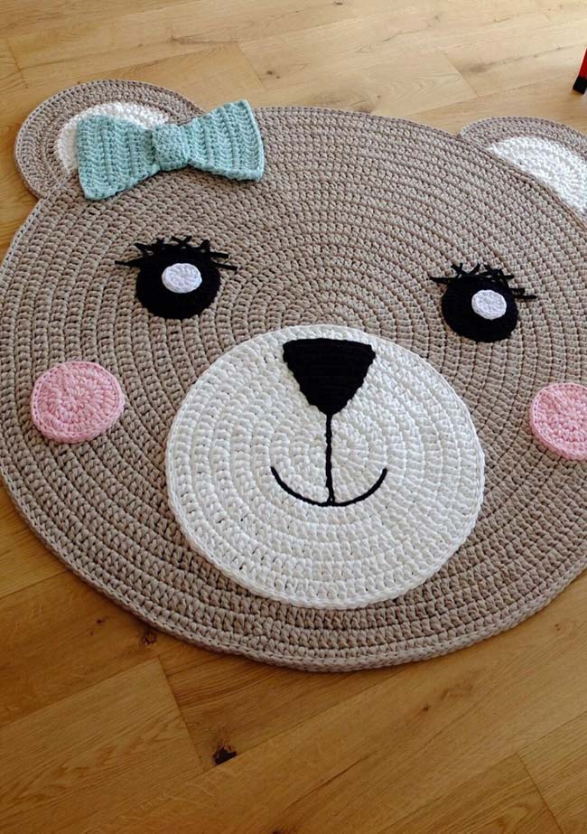 Tapis rond au crochet avec motif hibou