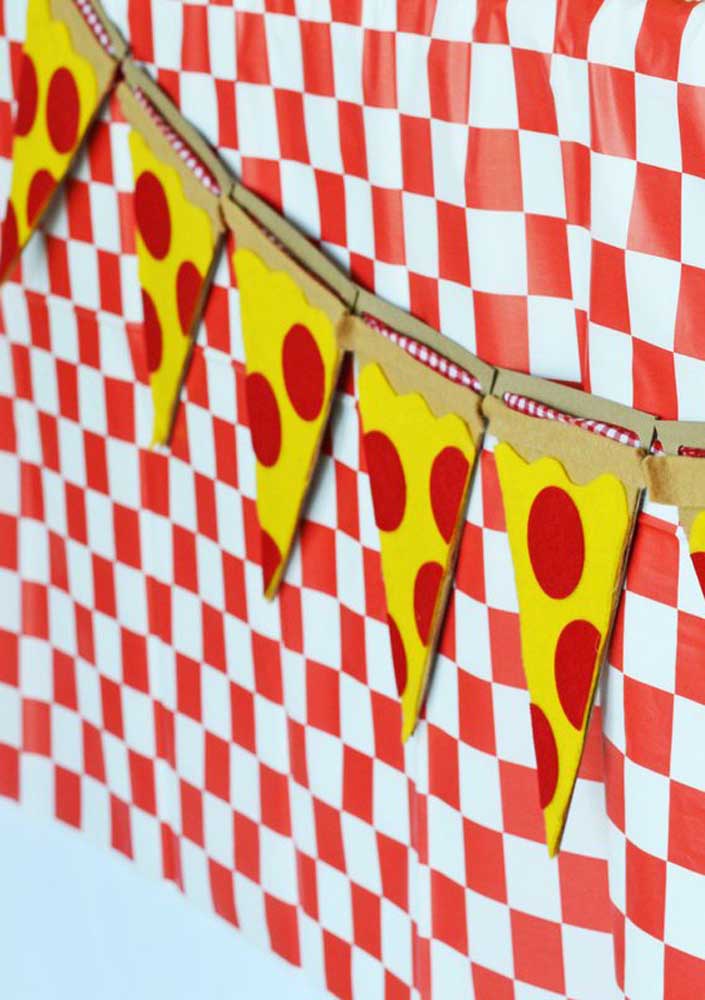 Décoration pour soirée pizza: drapeaux à thème!