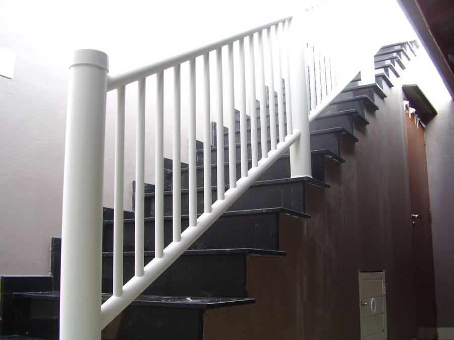 rampe d'escalier en PVC