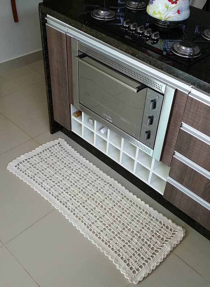 Le tapis traditionnel au crochet de ficelle de couleur brute pour décorer la cuisine