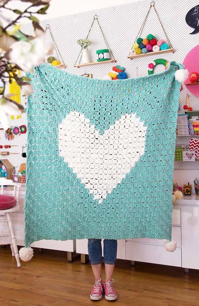 Et en parlant de look romantique à cette suggestion: un tapis carré au crochet avec un cœur au centre