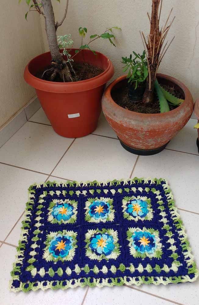   A côté des petites plantes, le tapis au crochet fleuri: correspondait-il ou non?