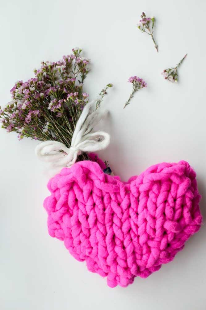 Coeur tricot géant pour décorer le mur