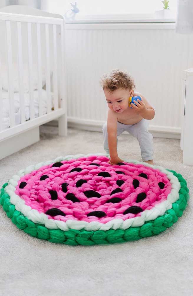 Pour la chambre des enfants, le tapis à tricoter géant est parfait, car la pièce est douce, chaude et très confortable au toucher