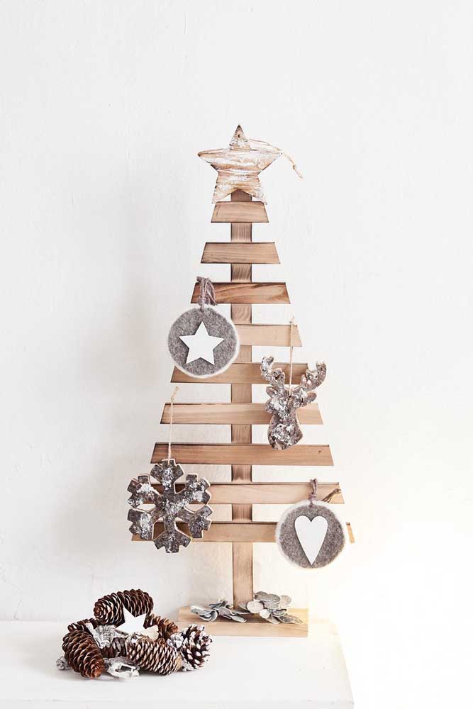 Un beau modèle d'arbre de Noël en bois pour s'inspirer