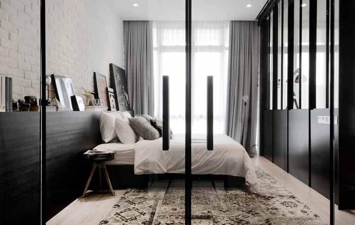 Un tapis noir et blanc peut être la solution que vous recherchiez dans votre salon