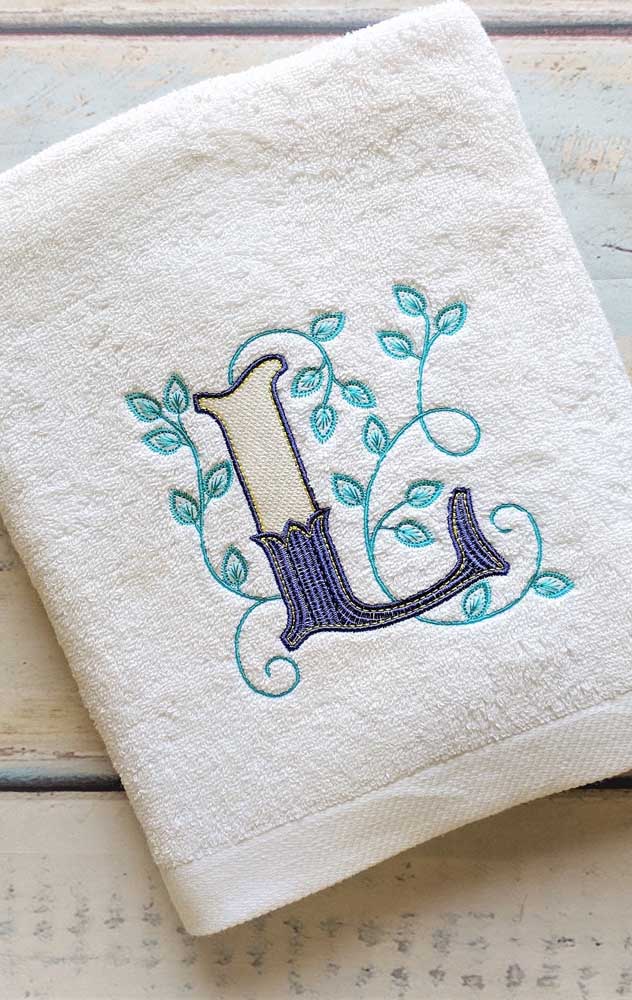 Les lettres sont toujours une bonne chose à broder sur des serviettes, surtout si vous avez l'intention de vendre