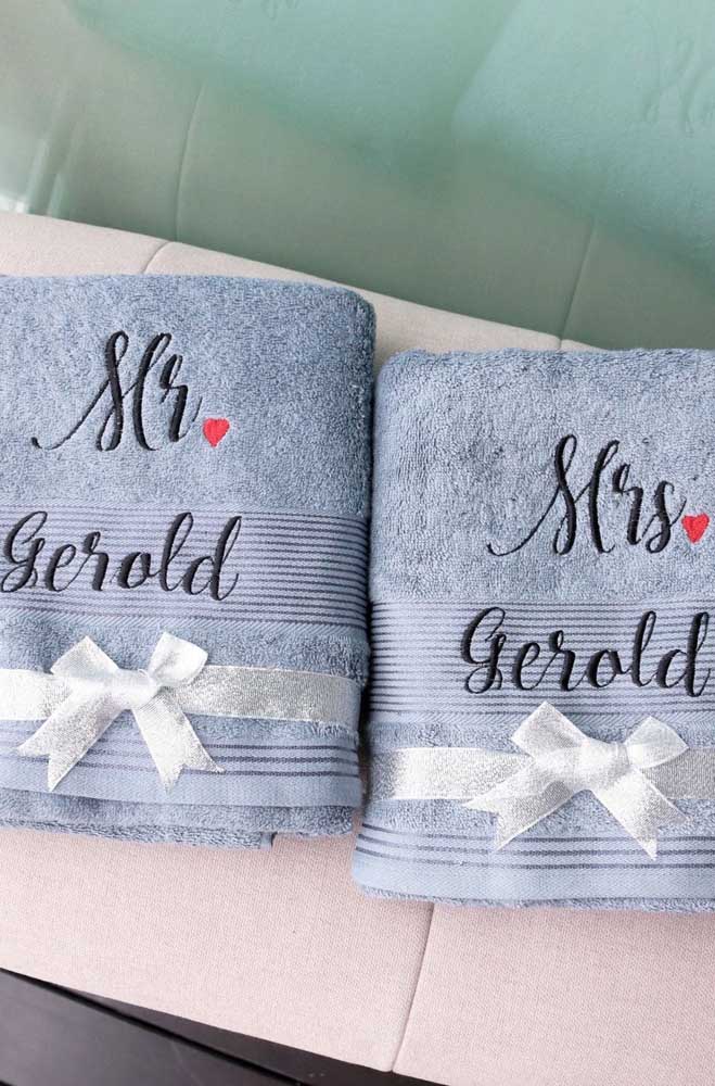 Excellente option cadeau pour les couples: serviette de bain brodée
