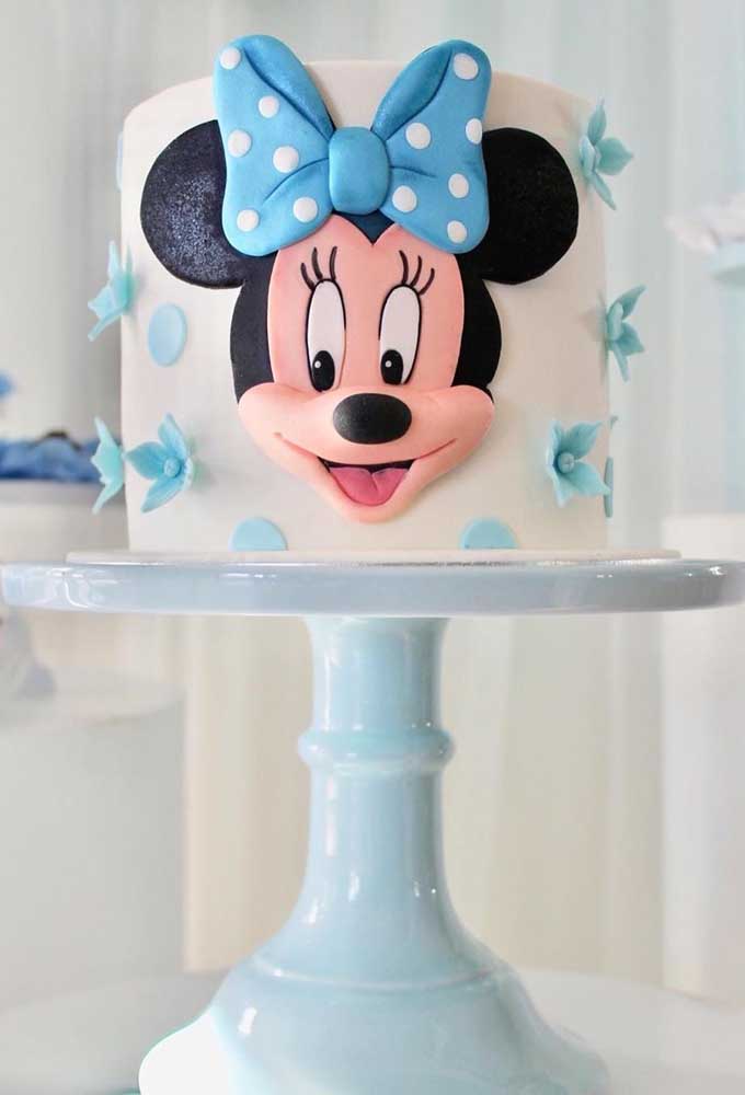 Que diriez-vous d'utiliser du bleu dans la décoration de gâteau de Minnie?