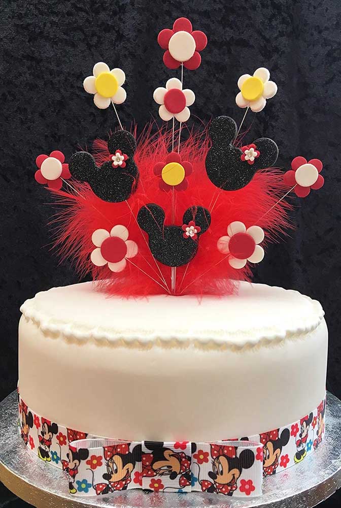 Gâteau Minnie simple décoré de toppers