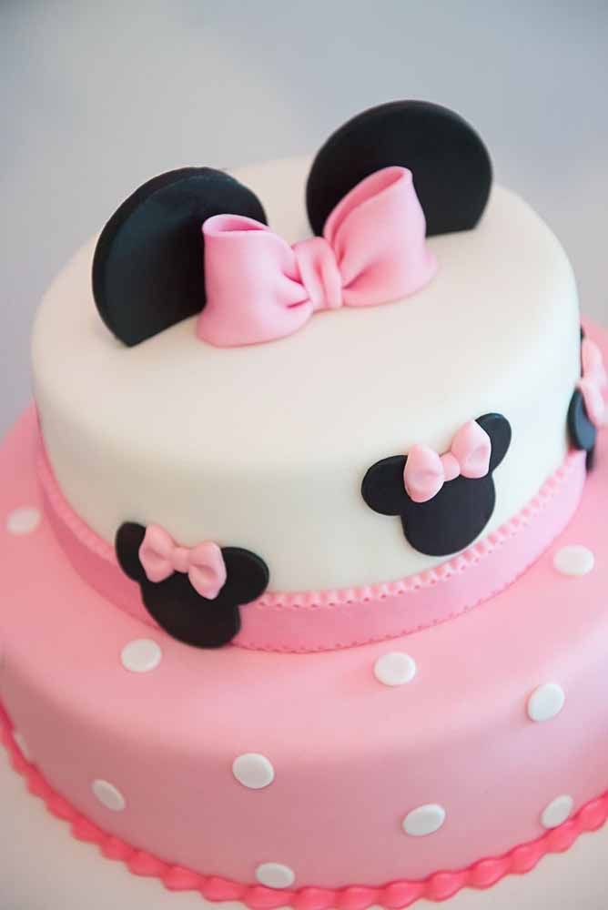 Délicat et charmant: ce gâteau Minnie était tout décoré de pâte américaine